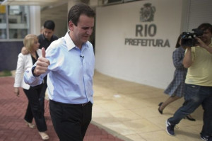 Eduardo Paes est r lu maire de Rio et Sao Paulo doit attendre le