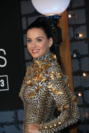 katy_perry_grill_vma_42