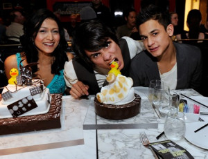 Twilight-Actors-with-Birthday-Cakes.jpg