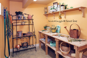 Perk up your gardening room with a sunny quote