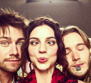 风中的女王》Mary 阿黛莱德·凯恩(Adelaide Kane)私照集锦 ...