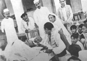 Thread: RARE pics of Mahatma Gandhi