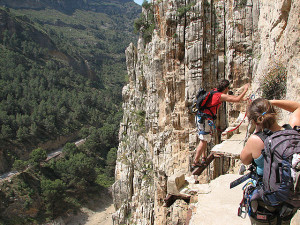 El Caminito del Rey es un sinuoso sendero que transcurre a lo largo de ...