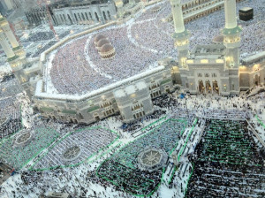 Makkah (Mecca): Muslims are ready for Iftar in Masjid-al-Haram, Mecca ...