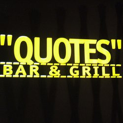Quotes Bar & Grill - Toronto, ON, Kanada av Kat F.