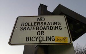 longboarding-ban-no-skateboarding-sign-zoom.jpg