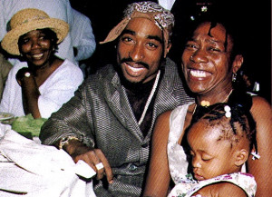 2pac with his mother and unknown little girl check out some of 2pac s ...