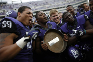TCU players pose for photos with the Iron Skillet. (Garett Ray Fisbeck ...