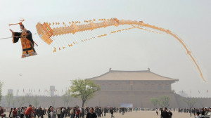 138m kite in the shape of the Great Wall of China and the country's ...