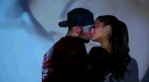the way Ariana Grande kissed Mac Miller!