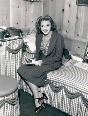 Judy Garland, love this casual style