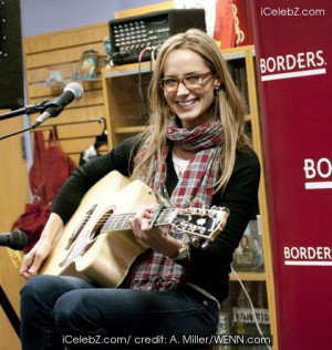 Chely Wright at her signing and performance at Borders promoting her ...