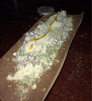 Straight to the dome! Apple blunt with weed, sprinkled with keif, and ...