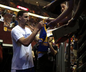 Golden State Warriors' Klay Thompson signs an autograph before playing ...