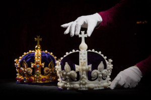... King – King Henry VIII’s crown 3D printed at Hampton Court Palace