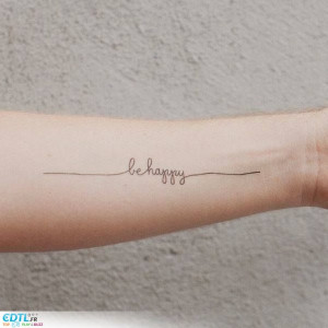 14.Tatouage poignet « be happy »