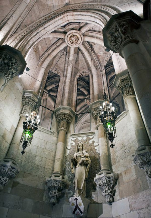 The Crypt - Sagrada Familia - BarcelonaНашими ...