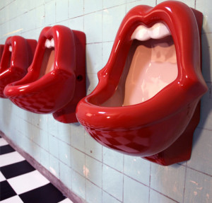 El primer diseño, el `Urinal atractivo’ (figura 2a) tiene una