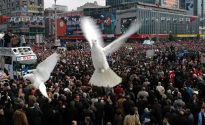 BBC Chants as Turks bury ex PM Ecevit CNN Ecevit buried amid
