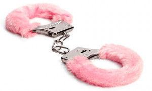 Fluffy-handcuffs-005.jpg