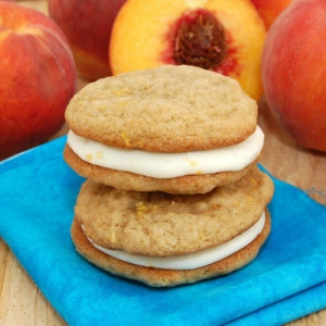 Peaches and Cream Whoopie Pies #Recipes