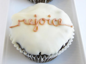 ... Hostess cupcakes with inspirational sayings! Get the recipe and some