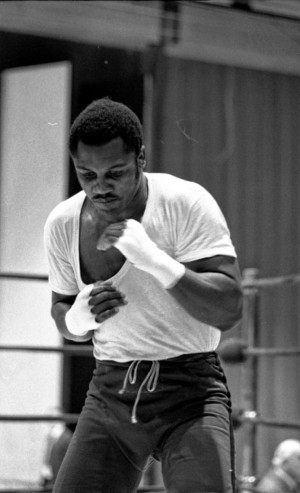 Joe Frazier is remembered fondly by other boxing greats.