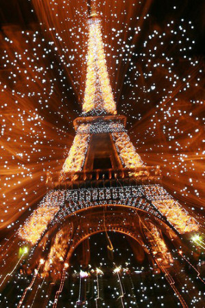 埃菲尔铁塔，浪漫的巴黎圣诞夜