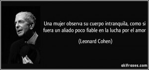 Una mujer observa su cuerpo intranquila, como si fuera un aliado poco ...