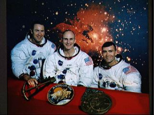 ... el Apolo 13 anuncia a la NASA… “Houston, tenemos un problema