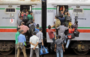 overcrowded train to travel home for Eid al-Fitr in Dhaka, Bangladesh ...