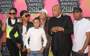 joseph reverend run simmons second from right and family cyrus