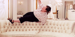 melissa mccarthy, couch, bridesmaids