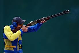 Proper way to hold a gun and shoot skeet!