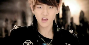 Baek-Hyun-byun-baek-hyun-29886087-985-508.jpg