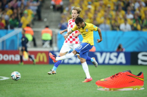 ... -Neymar-football-shoes-HyperVenom-football-boots-men-sports-shoes.jpg