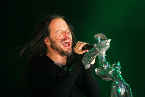 The Paradigm Shift” ha sido producido por Don Gilmore, conocido por ...