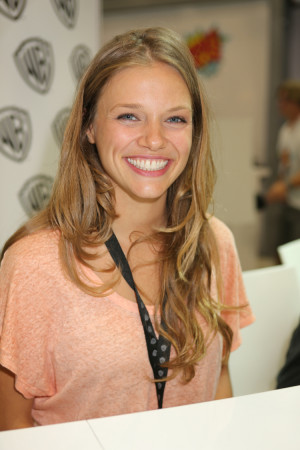 Tracy Spiridakos Revolution Season 2