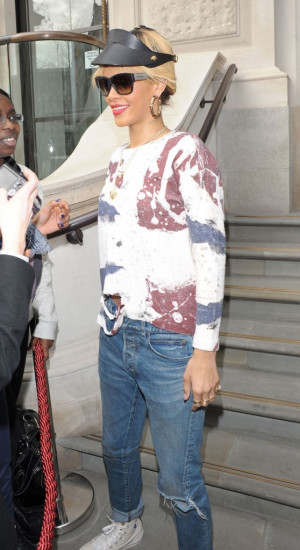 Rihanna believes Chris Brown didn’t steal a phone, which is ...