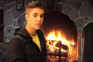 wanna chill by the fire and eat fondue with this boy SO bad haha