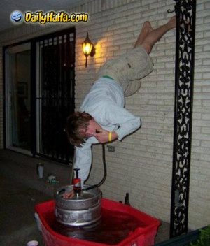 ... .gotsmile.net/images/2010/10/07/keg_stand_tall.jpg_1286399195.jpg