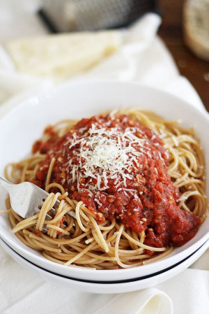 Mom's Classic Heirloom Tomato Spaghetti Sauce | Girl Versus Dough Mom ...