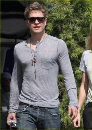 matt czuchry seen lunching with old buddy kate bosworth
