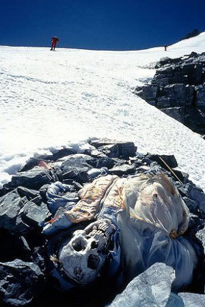 500137d1386318260-death-pictures-mount-everest-everest-6.jpg