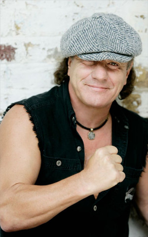 How AC/DC’s Brian Johnson Orders A Drink At A Bar