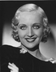 Pinup Girl of the Month: December: Carole Lombard