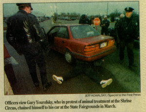Gary Yourofsky of Royal Oak lies chained to his car at the state ...