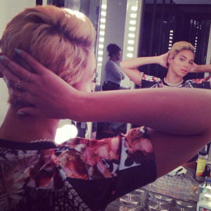 Beyoncé's Pixie Cut: Singer Shows Off Short, Blond Hair—See the ...