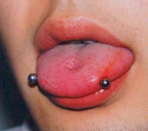 Rim piercing (horizontal lengua)