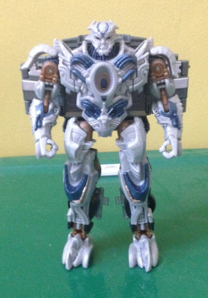 ... of Extinction Generations Voyager Hound and Galvatron In Hand Images